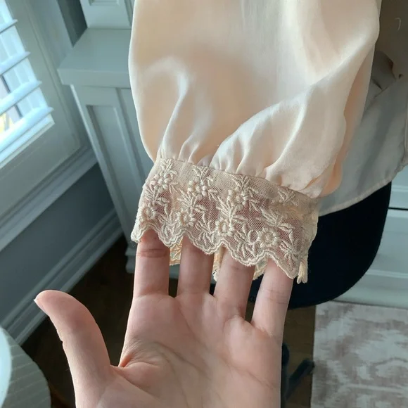 URBAN OUTFITTERS Isabella Lace Trim Satin Blouse Blush Peach Short Sleeve SZ Med - Picture 13 of 16